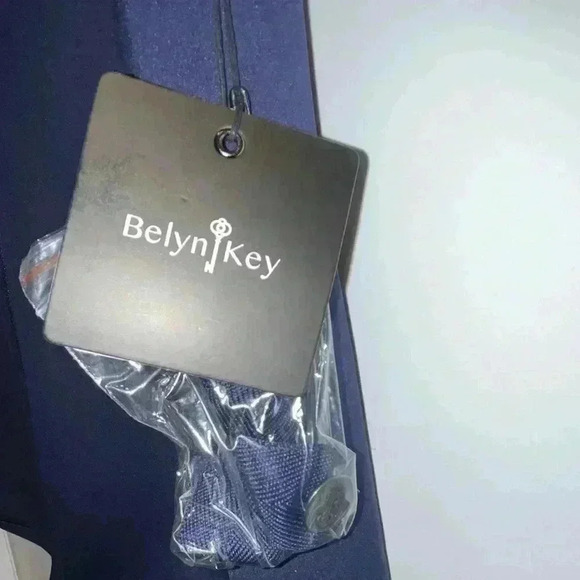 NWT Belyn Key women’s grommet golf vest - Picture 4 of 5